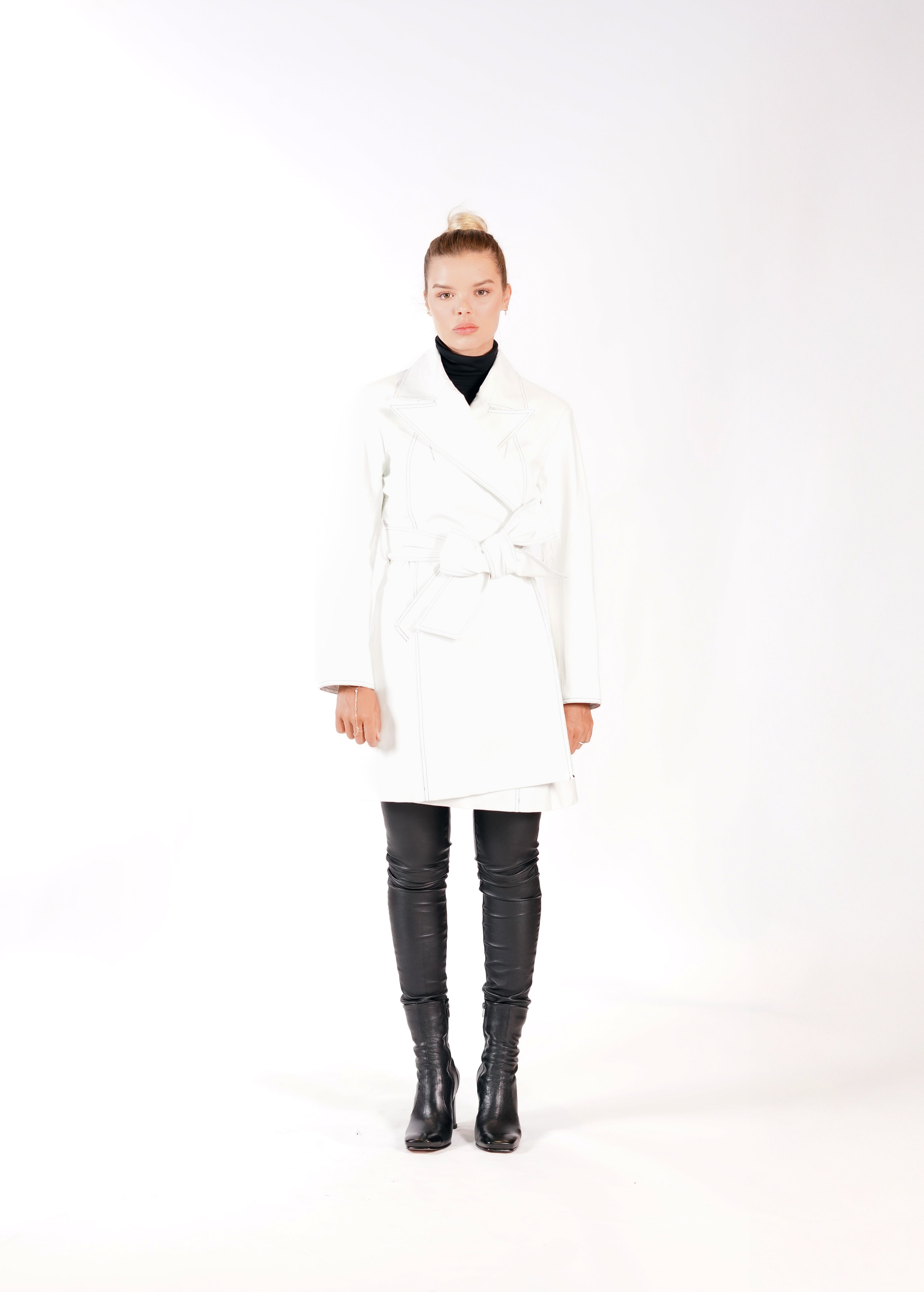 WHITE PATENT LEATHER MID- LENGTH TRENCH COAT /W TIE BELT